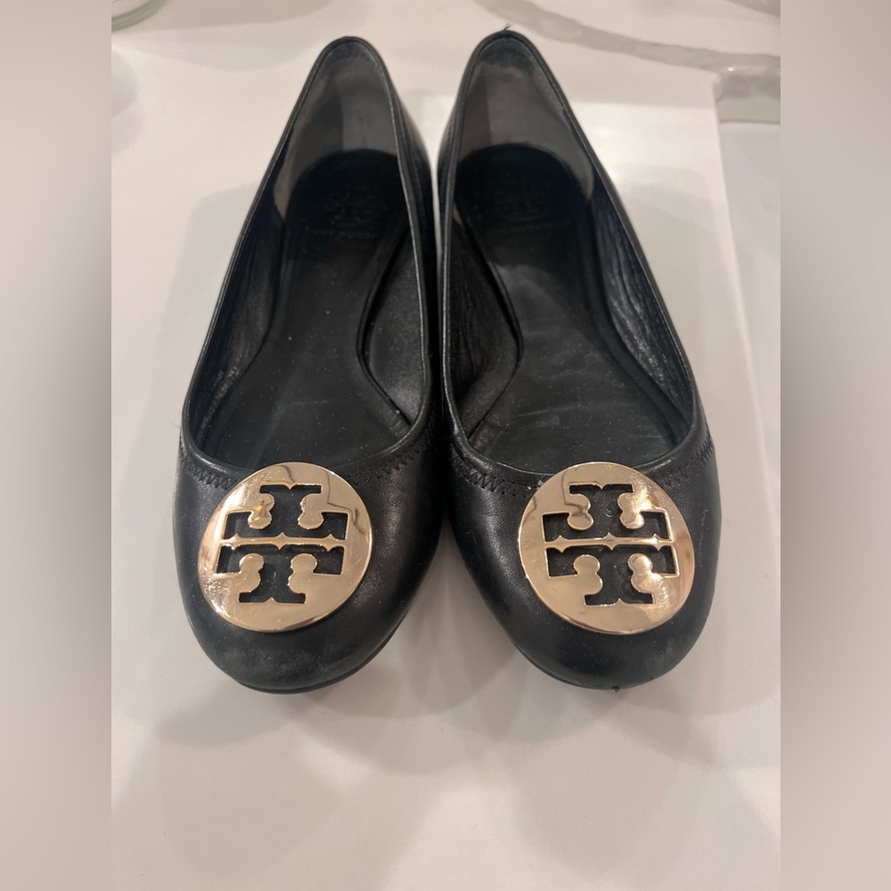 Tory Burch Reva flats size 7 black and gold